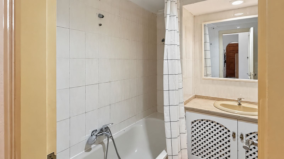 2 Bedroom Apartment in Mijas - Photo 13