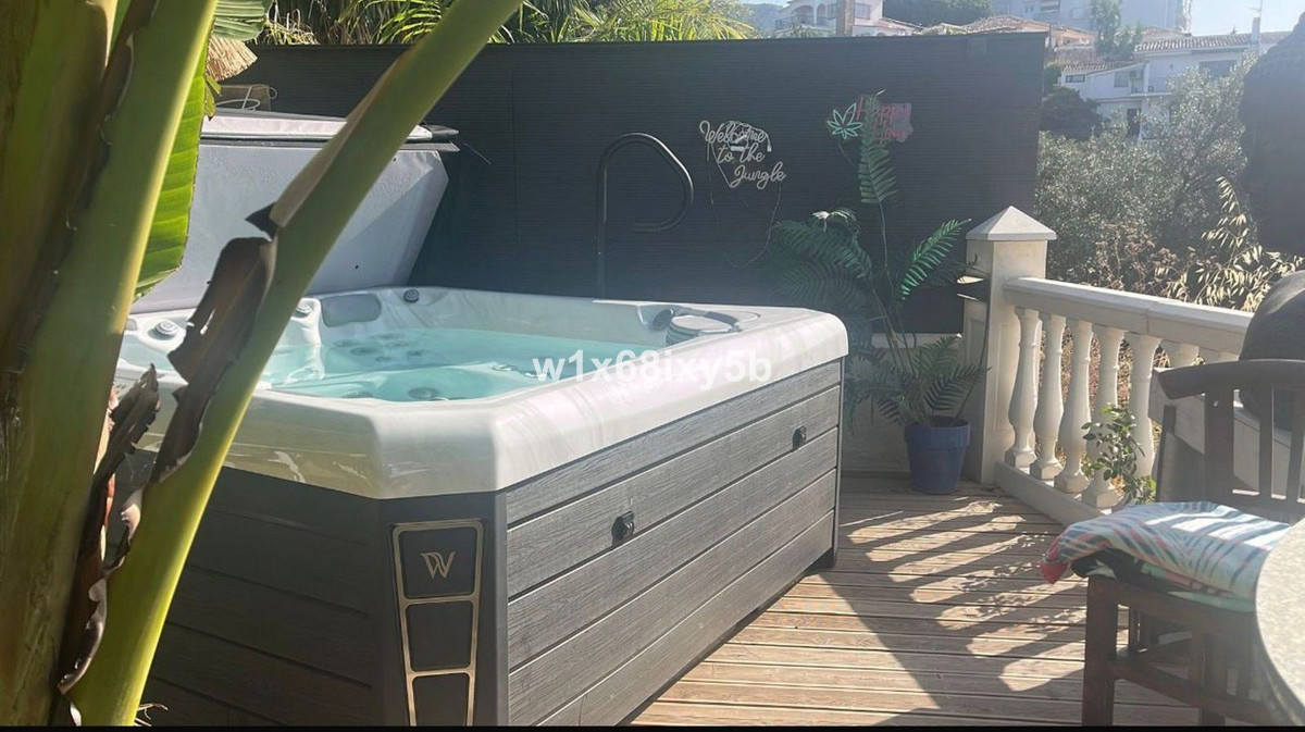 2 Bedroom Villa in Fuengirola - Photo 11