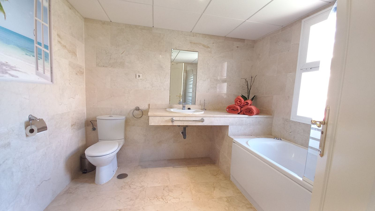 2 Bedroom Penthouse in Mijas - Photo 5