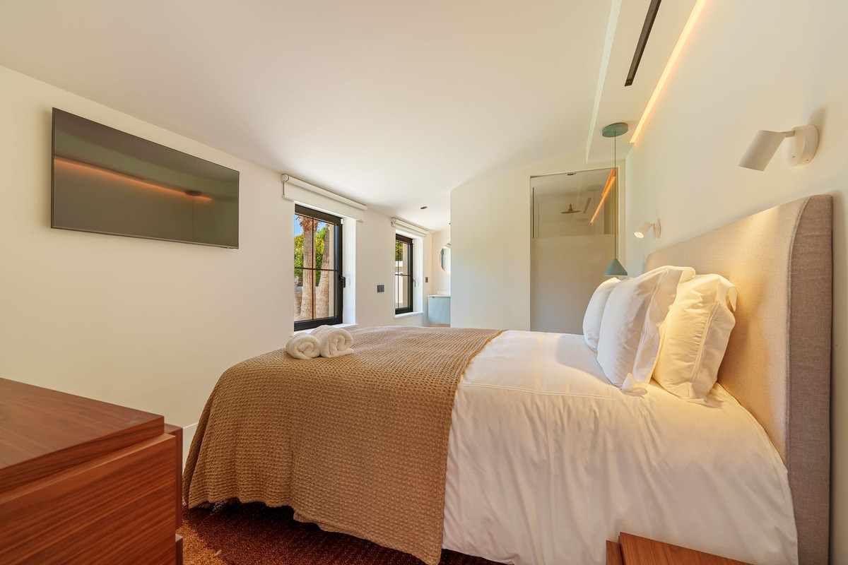 5 Bedroom Villa in Marbella - Photo 38