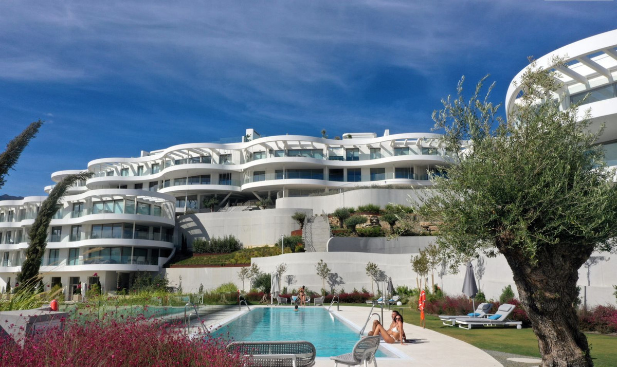 4 Bedroom Penthouse in Benahavís - Photo 4