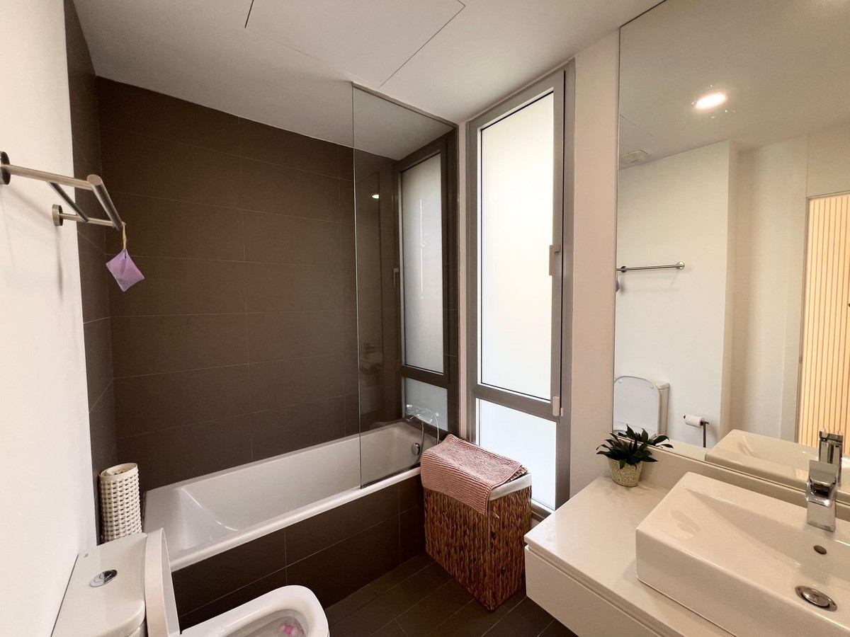 3 Bedroom Townhouse in Estepona - Photo 16
