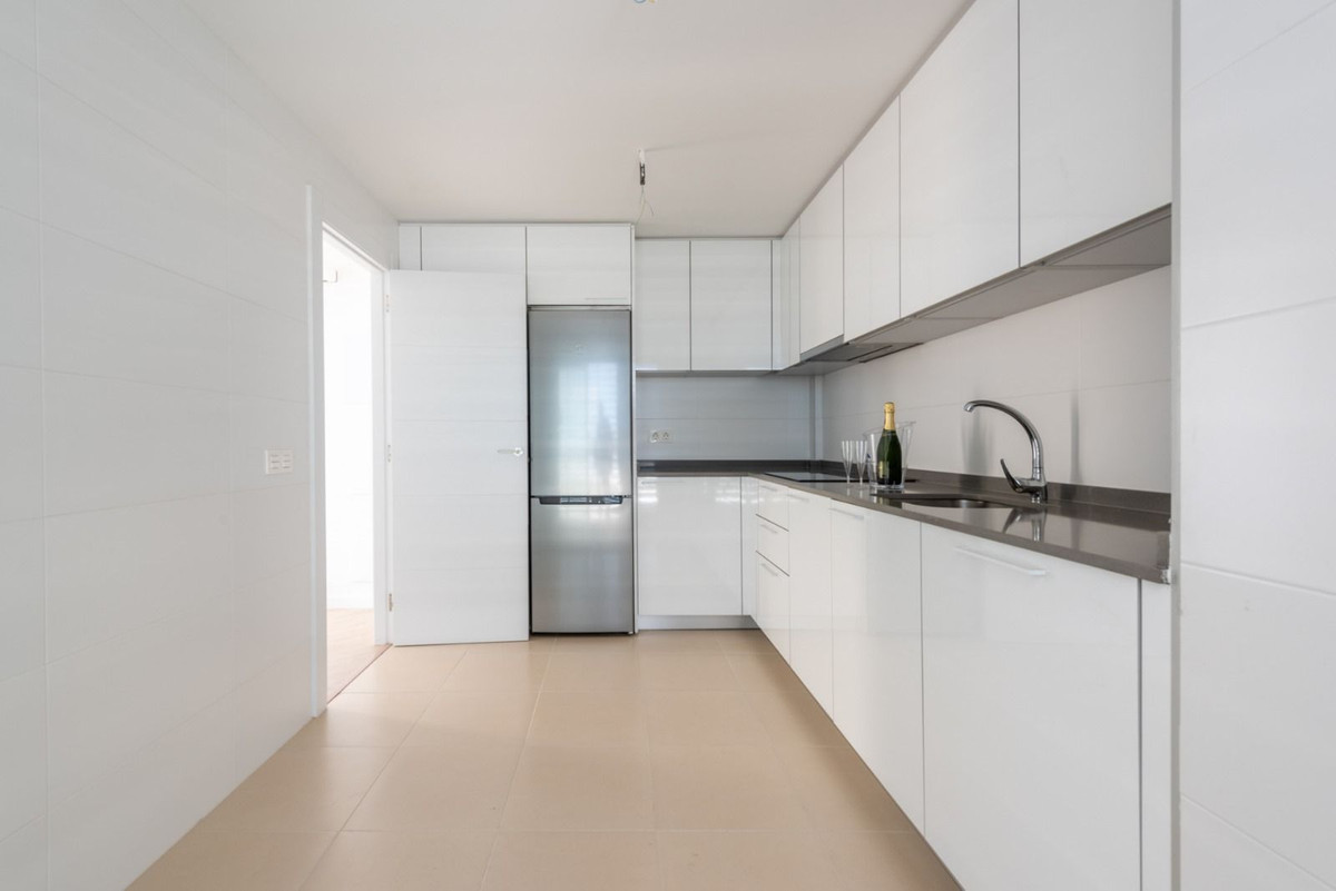 Piso de 3 dormitorios con piscina en Málaga – Foto 14