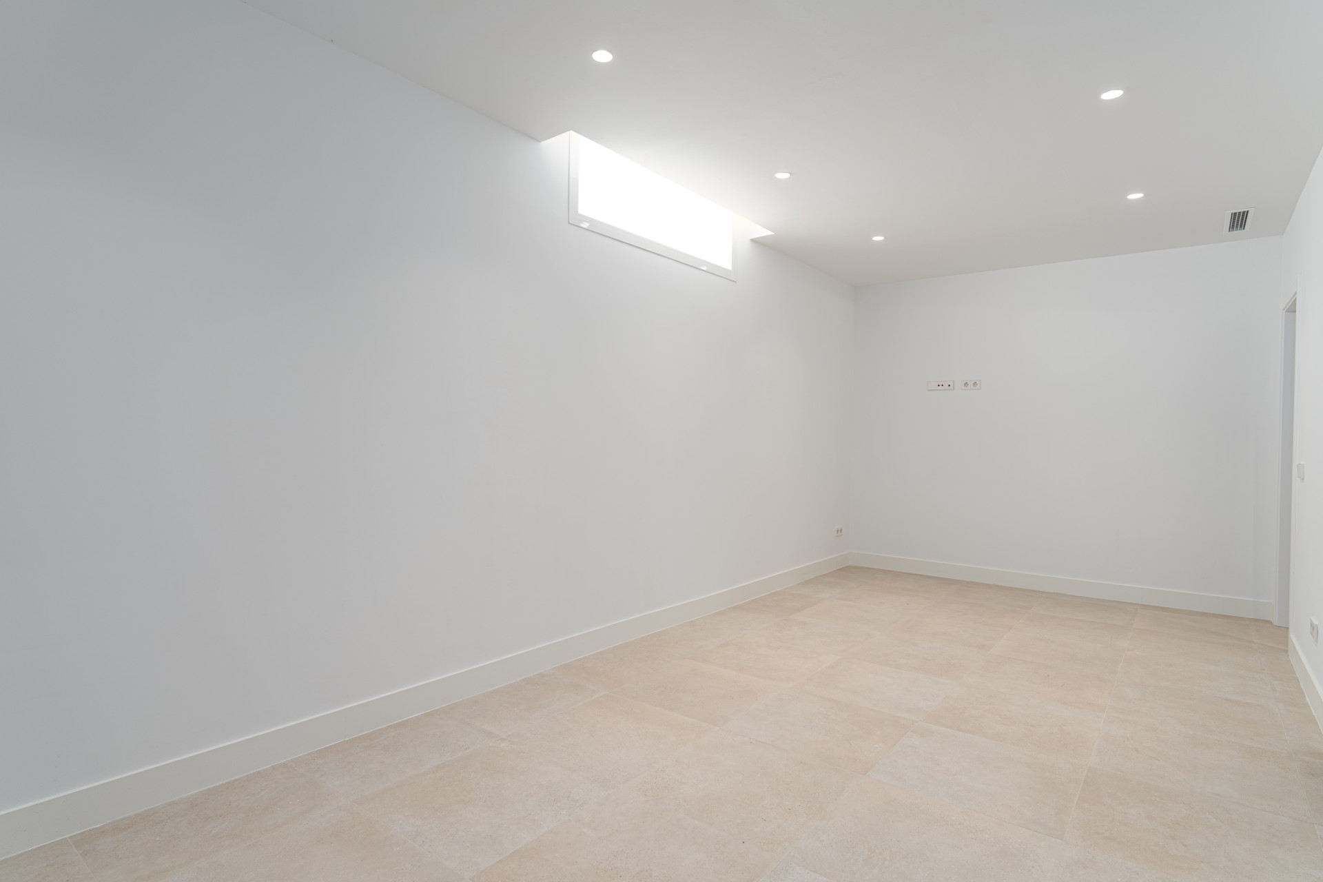 5 Bedroom Villa in Estepona - Photo 18