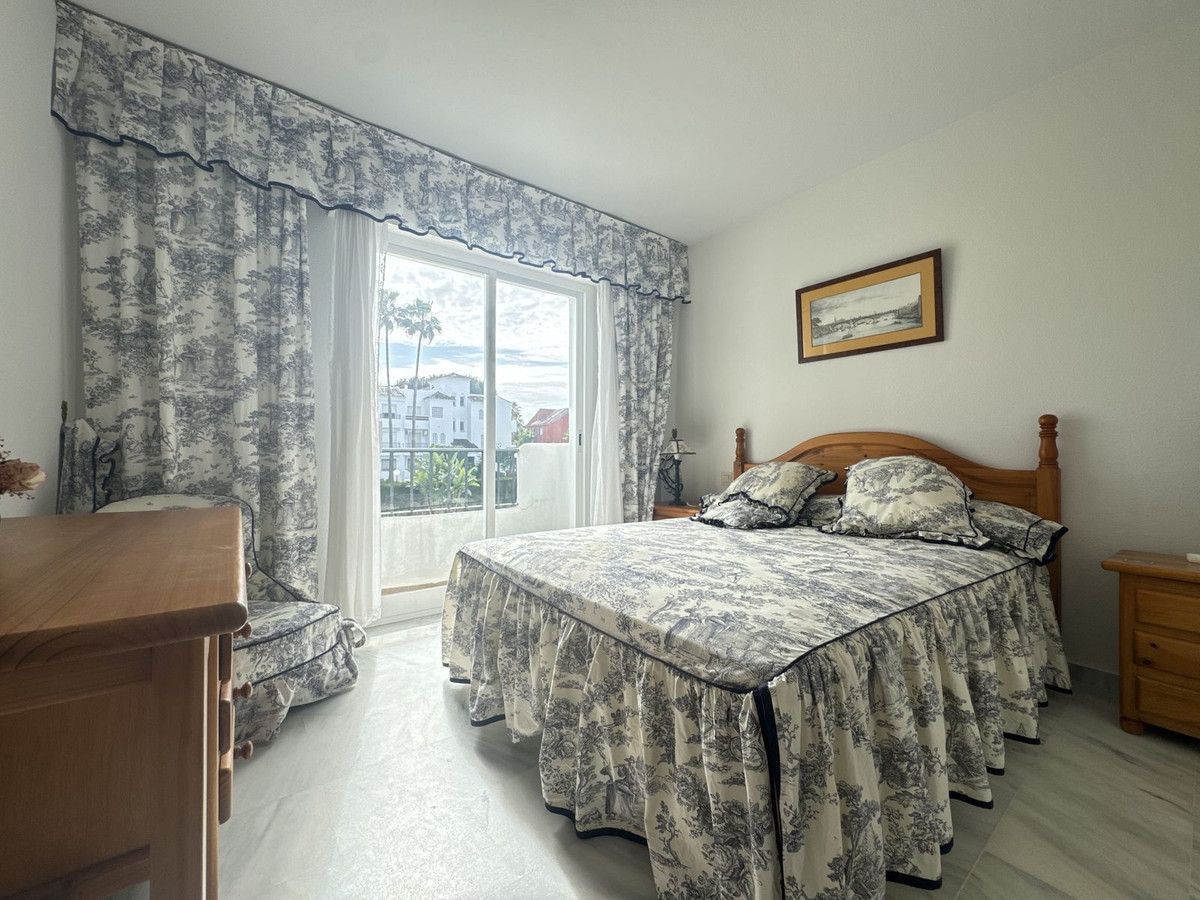 3 Bedroom Apartment in Estepona - Photo 5