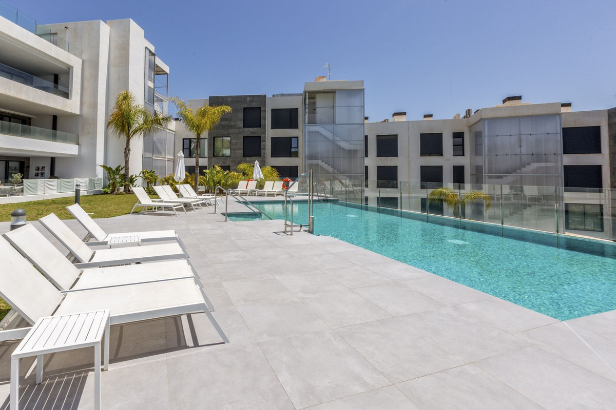 2 Bedroom Apartment in Fuengirola - Photo 27