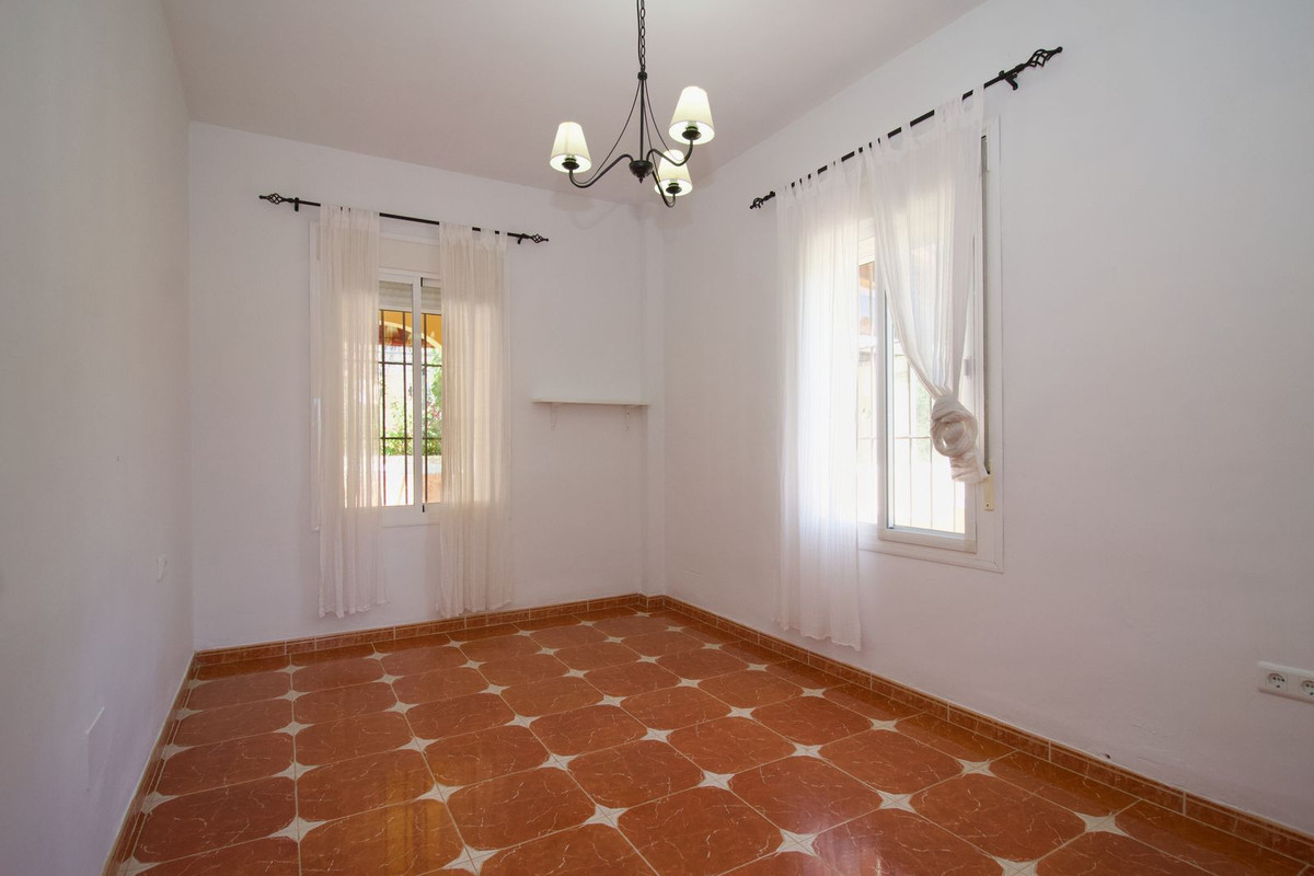 3 Bedroom Villa in Coín - Photo 32