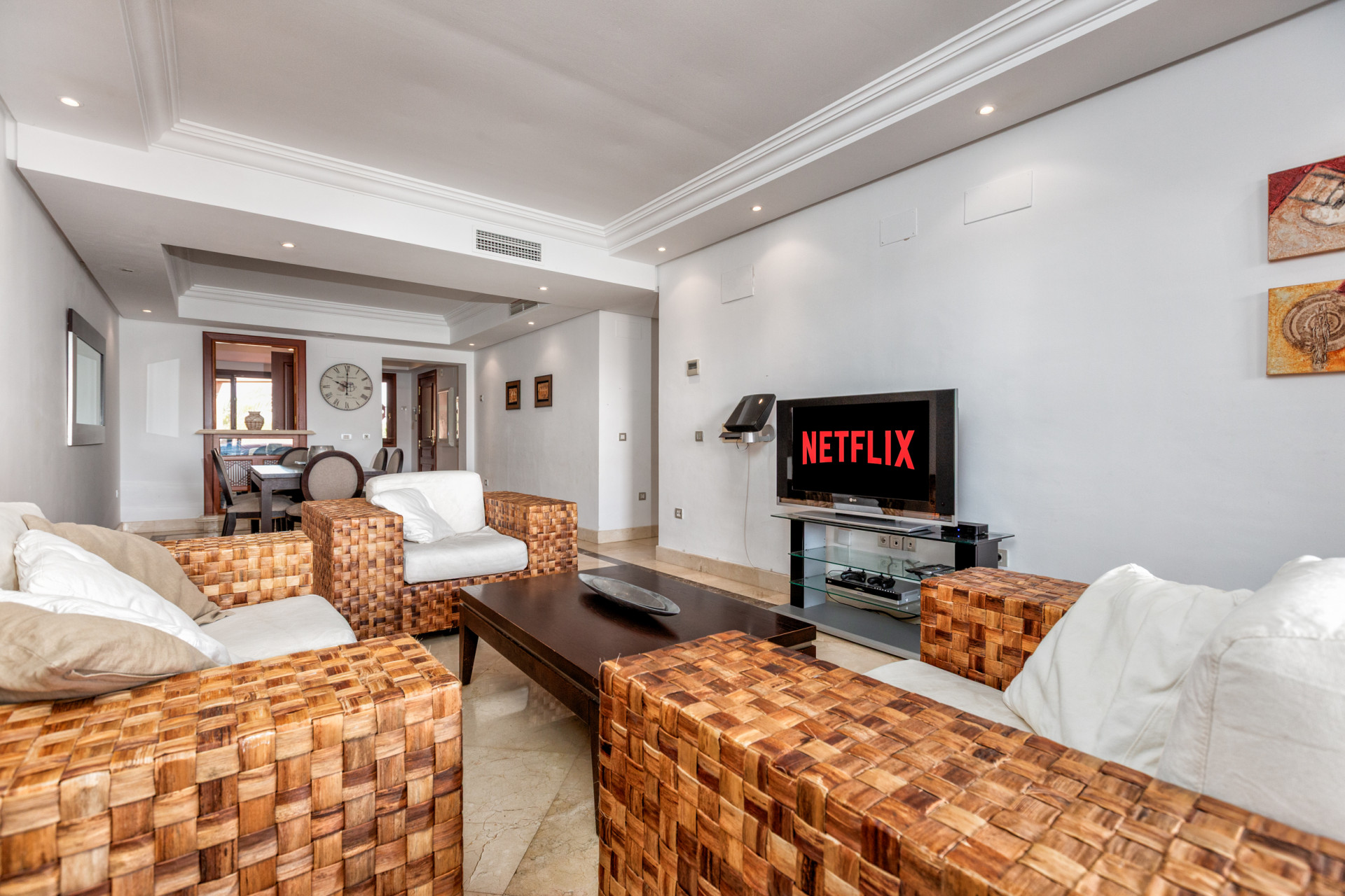 3 Bedroom Apartment in Estepona - Photo 6