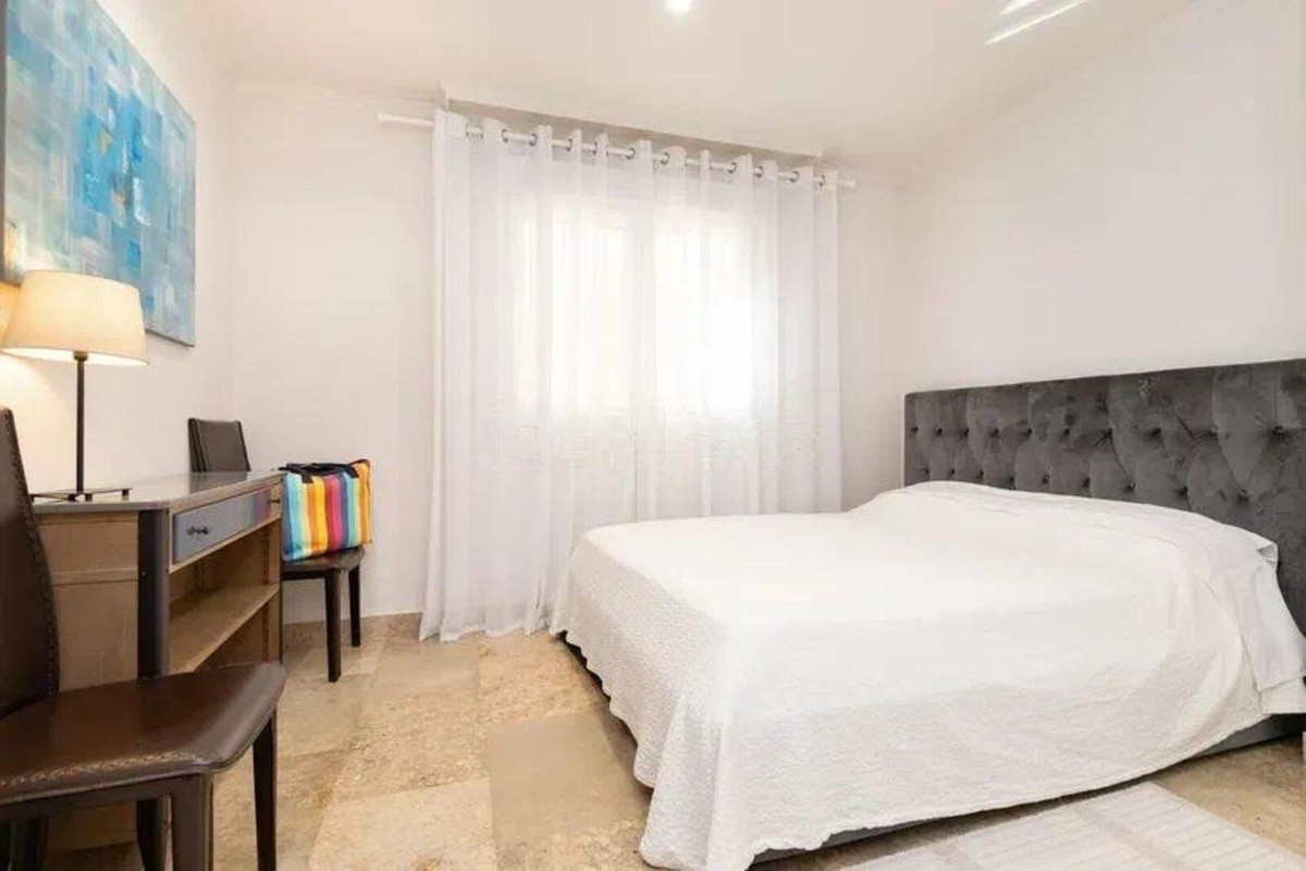 3 Bedroom Apartment in Marbella - Photo 25