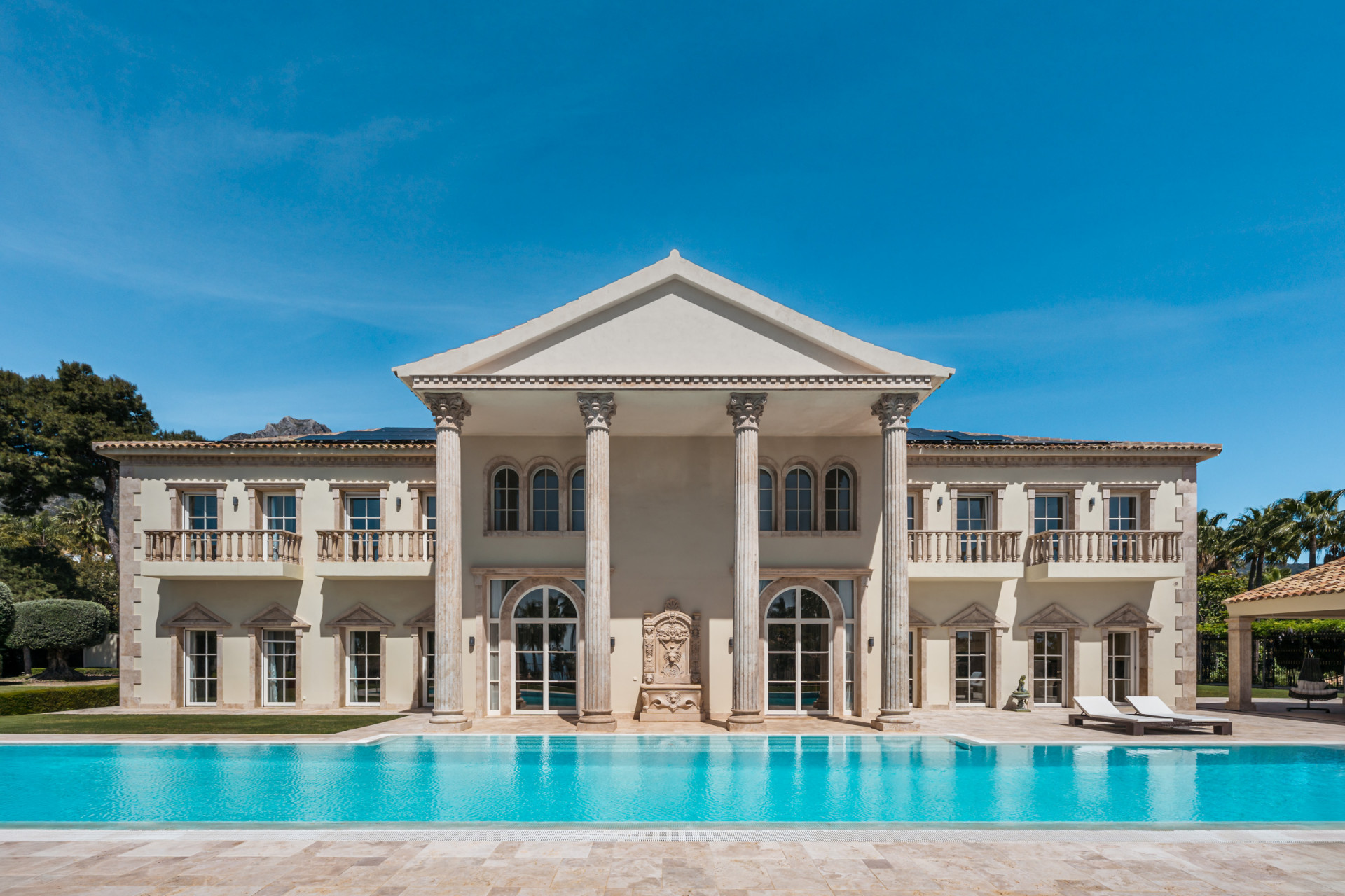 7 Bedroom Villa in Marbella - Photo 2