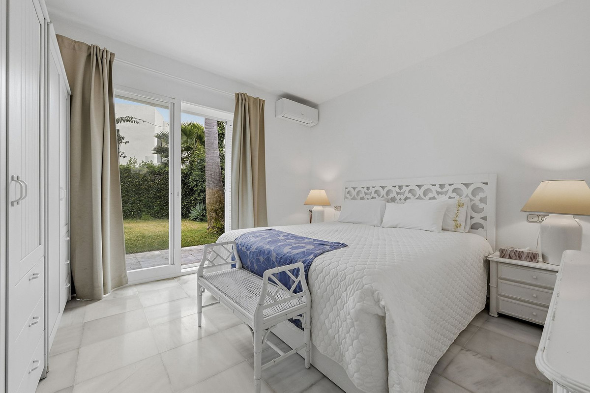 7 Bedroom Villa in Marbella - Photo 6