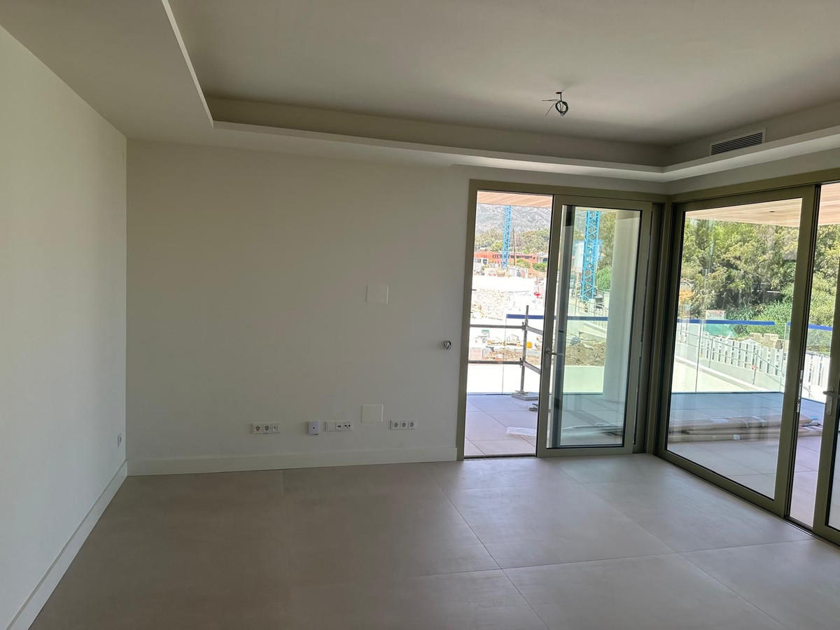 2 Bedroom Apartment in Marbella - Photo 18
