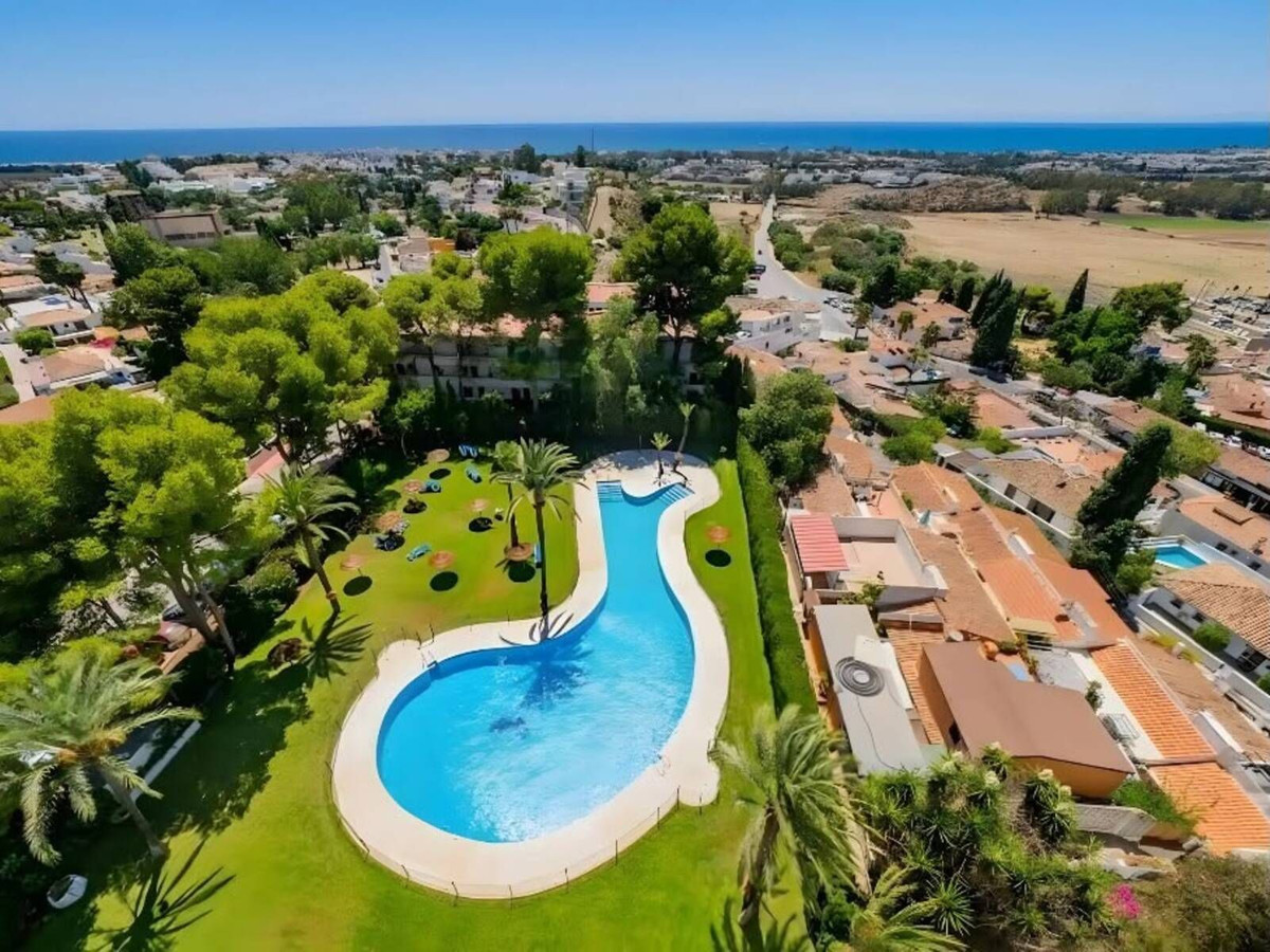 1 Bedroom Apartment in Marbella - Photo 18