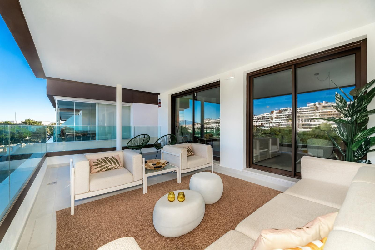 3 Bedroom Apartment in Estepona - Photo 16