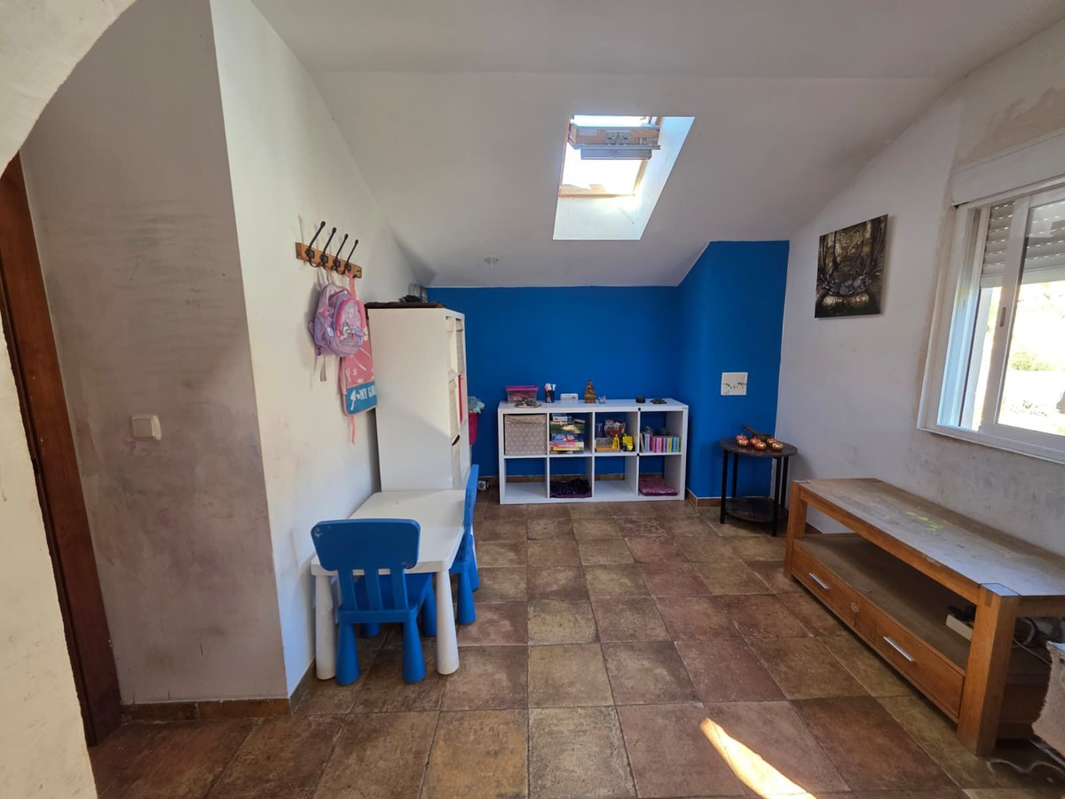 3 Bedroom Country house in Villanueva de la Concepción - Photo 12