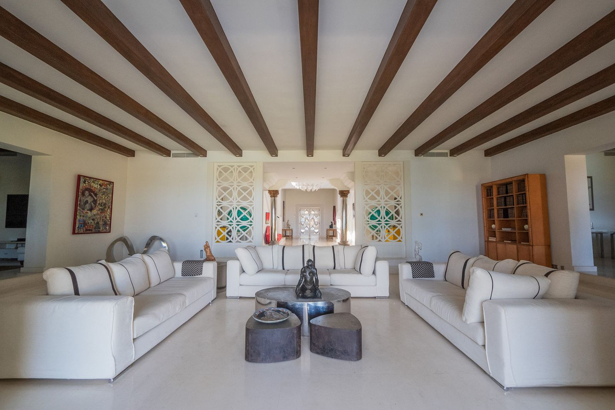 10 Bedroom Villa in Estepona - Photo 10