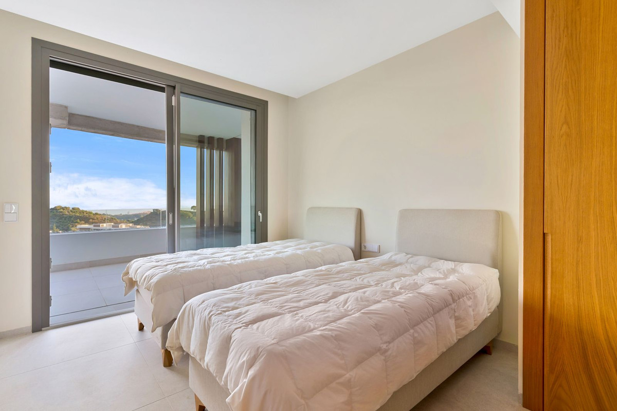 3 Bedroom Apartment in Benahavís - Photo 7