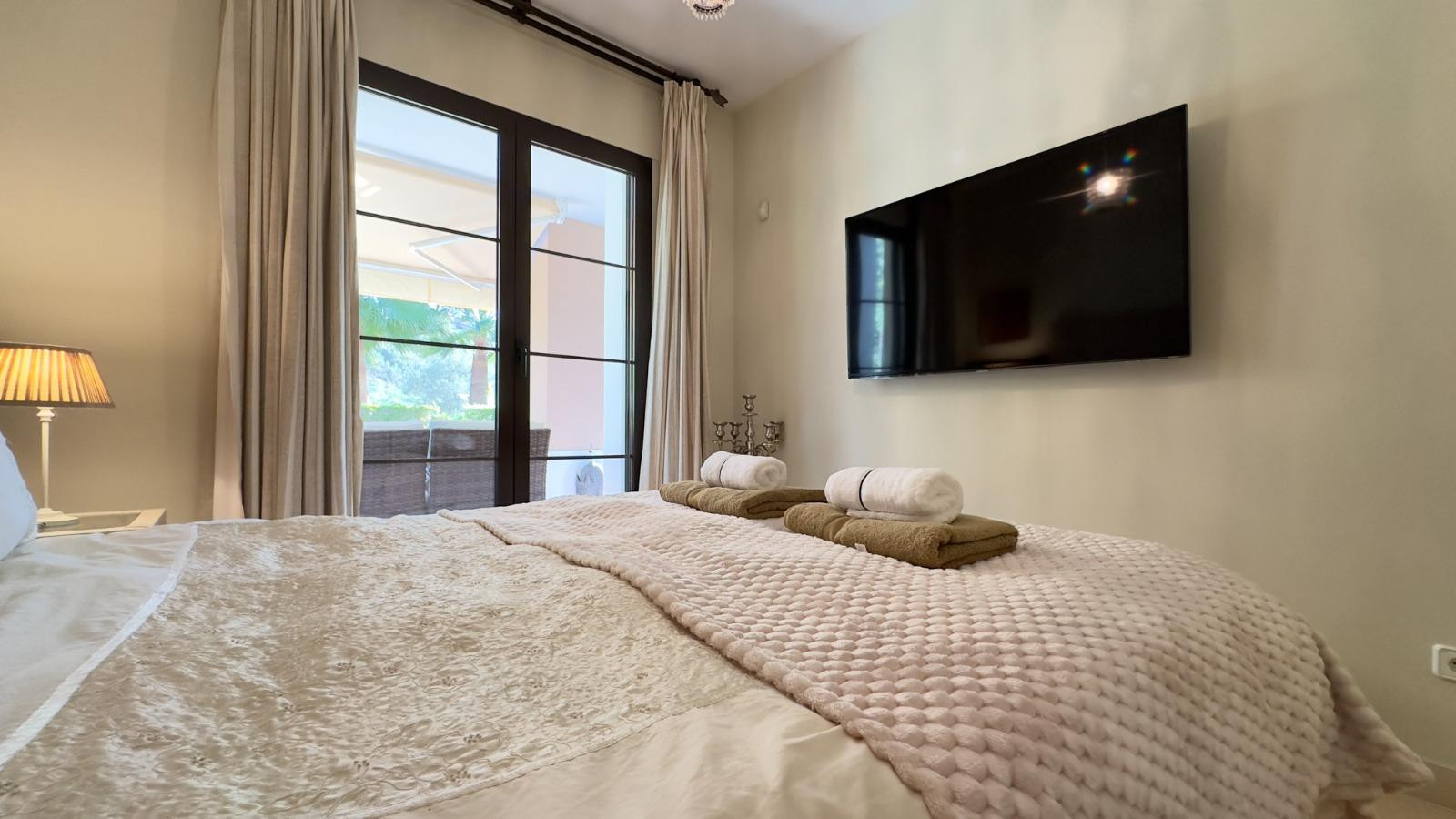 3 Bedroom Apartment in Benahavís - Photo 10