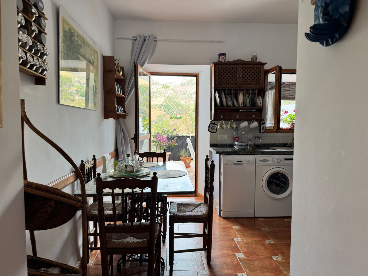 4 Bedroom Townhouse in Álora - Photo 7