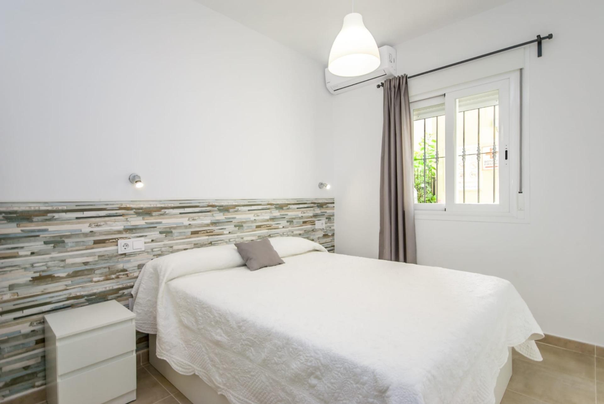 2 Bedroom Apartment in Fuengirola - Photo 7