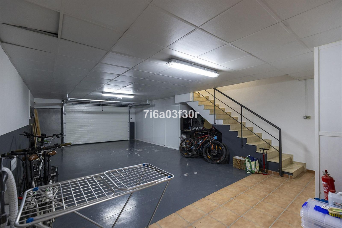 5 Bedroom Townhouse in San Pedro de Alcántara - Photo 28