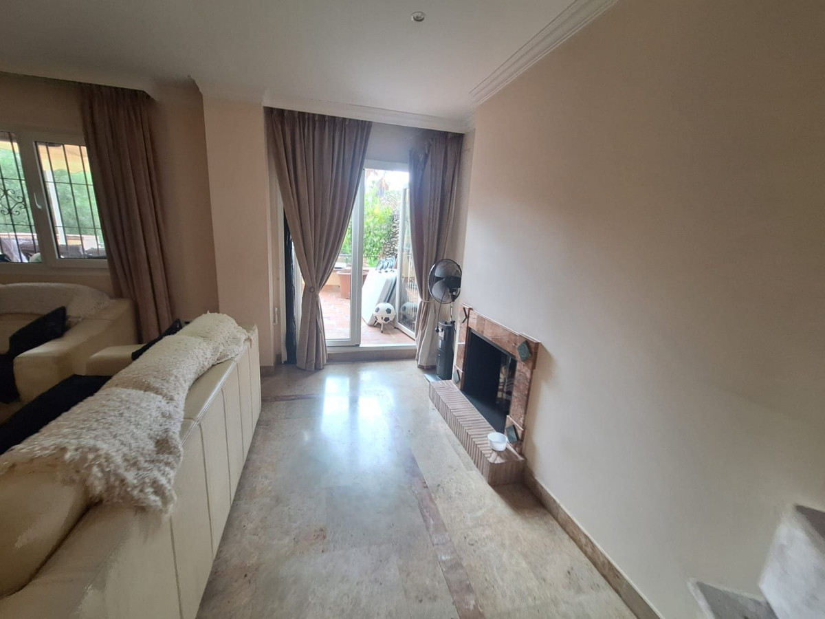 3 Bedroom Apartment in Marbella - Photo 5