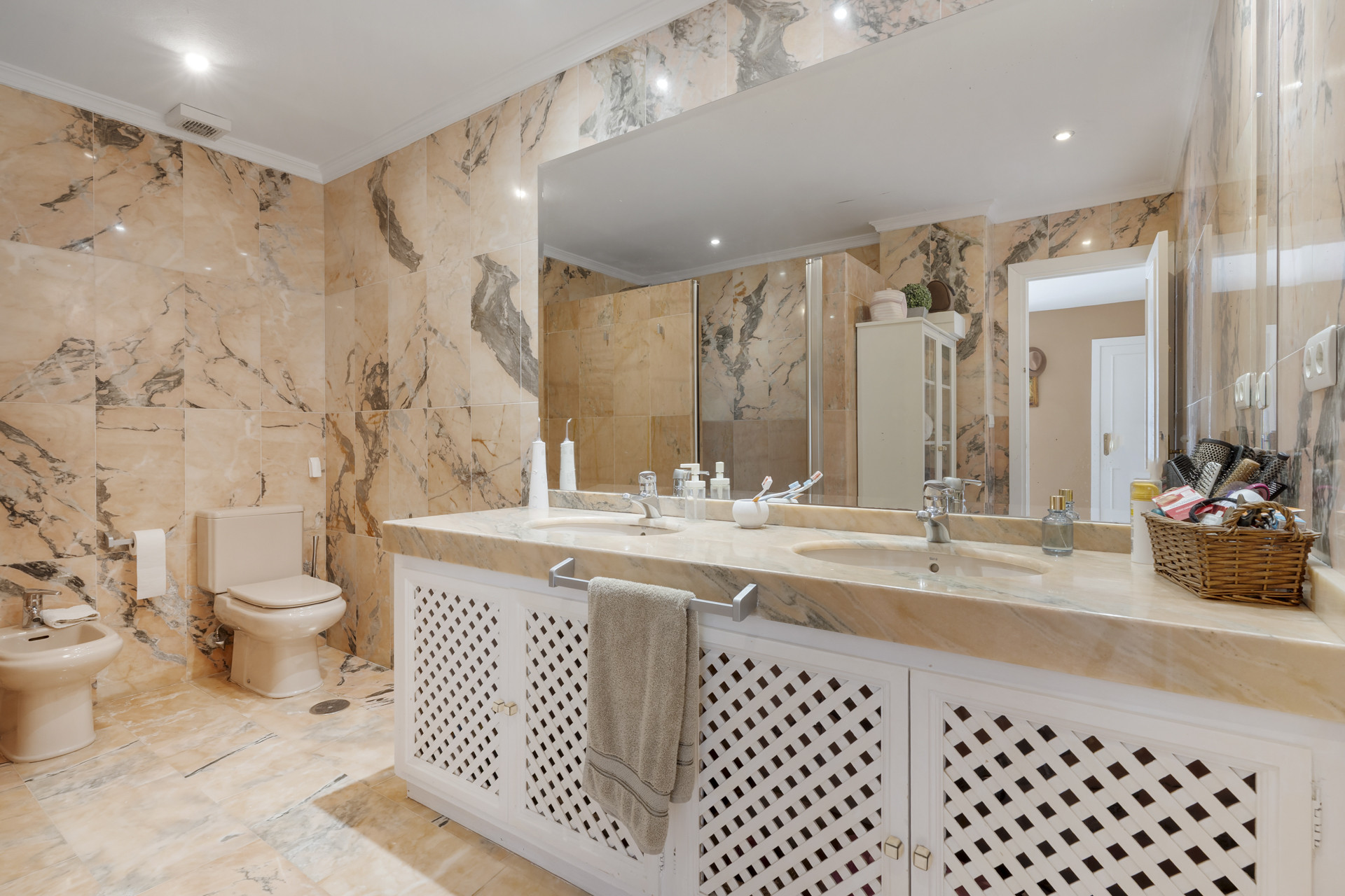 3 Bedroom Apartment in Marbella - Photo 15