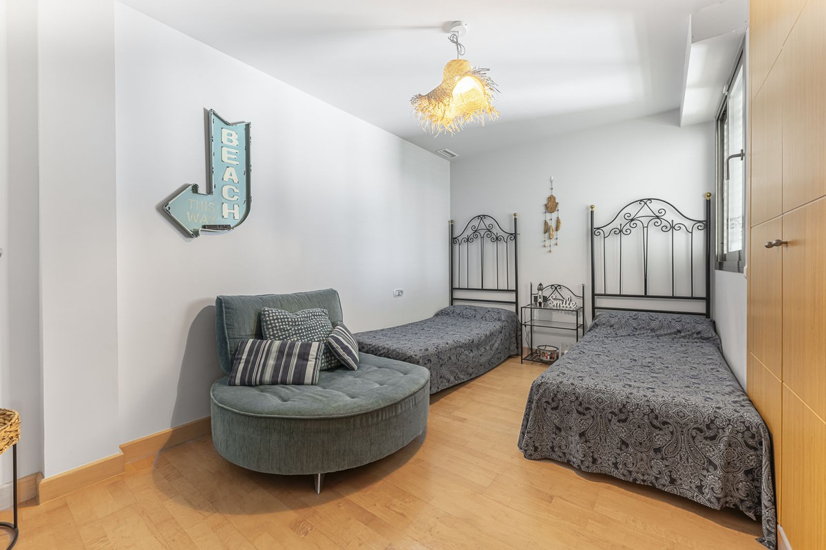 5 Bedroom Penthouse in Mijas - Photo 31