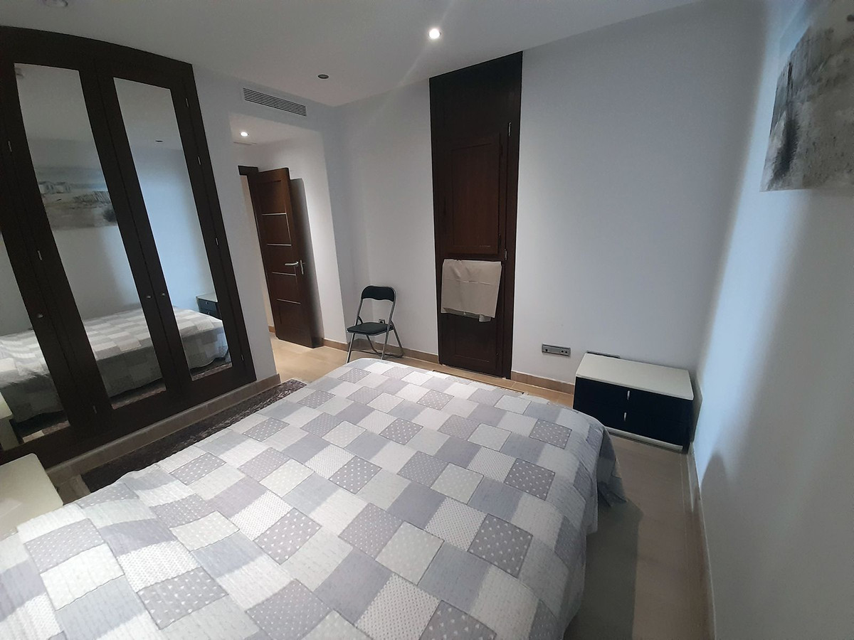 2 Bedroom Apartment in Estepona - Photo 21