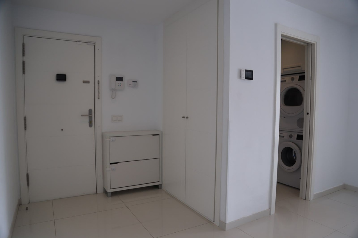 3 Bedroom Apartment in Estepona - Photo 19