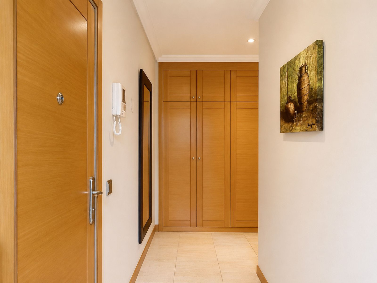 2 Bedroom Apartment in Estepona - Photo 8