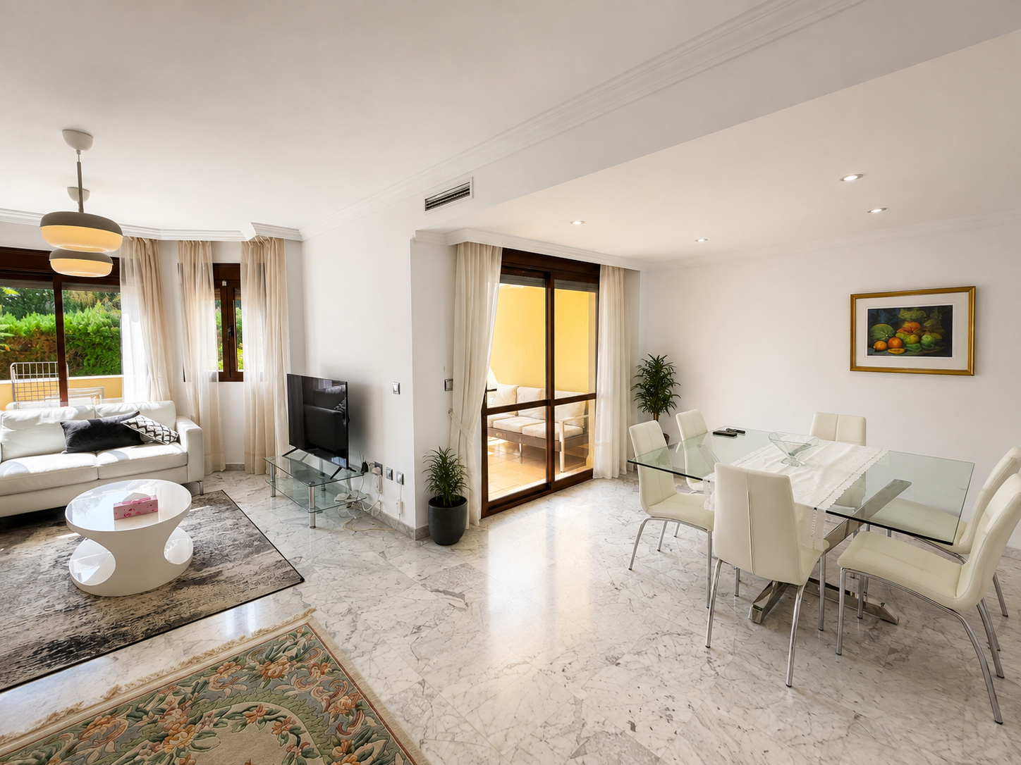3 Bedroom Townhouse in Marbella - Photo 4