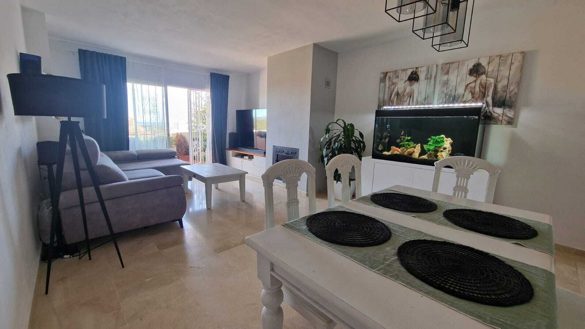 2 Bedroom Apartment in Estepona - Photo 7