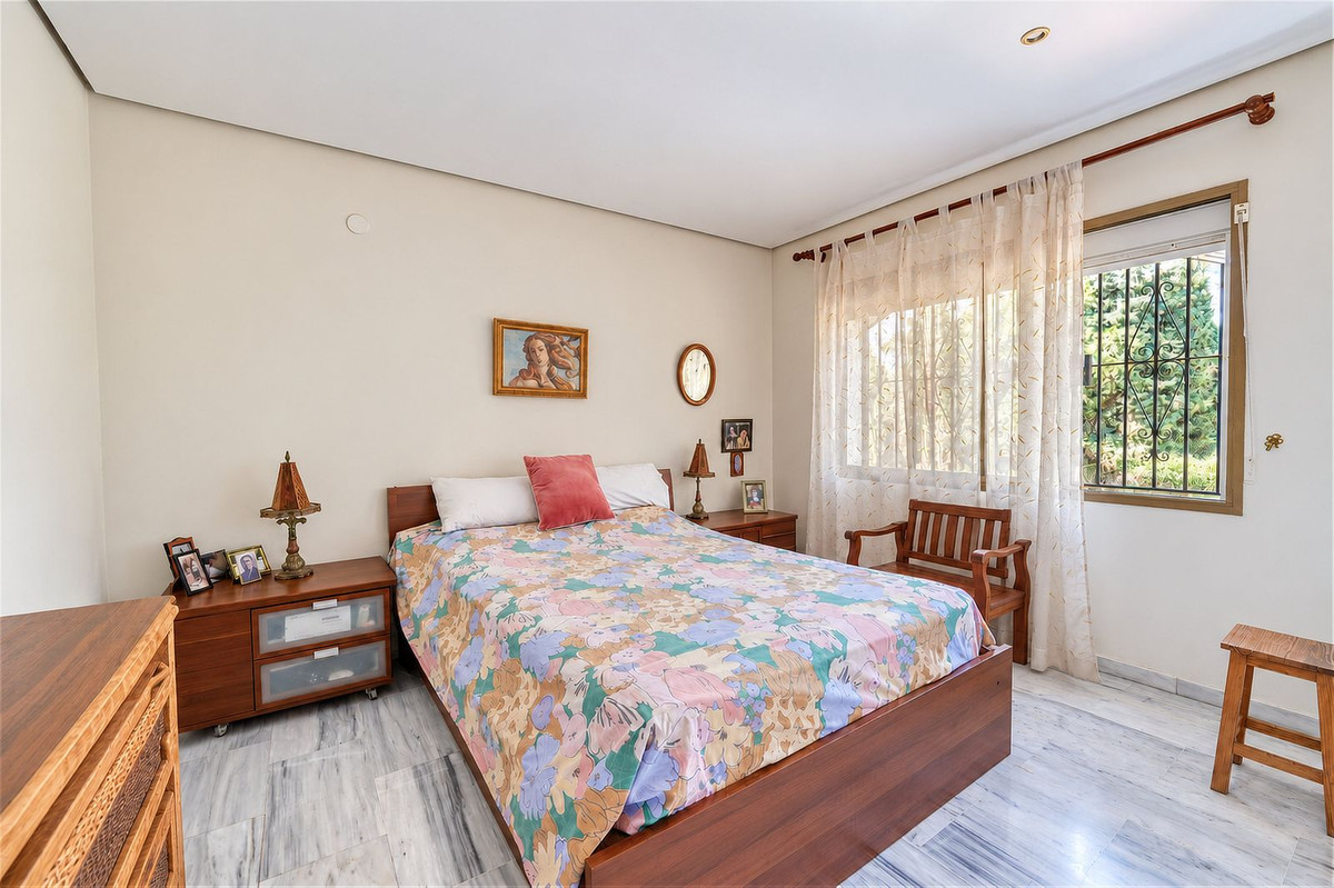 3 Bedroom Apartment in Marbella - Photo 19