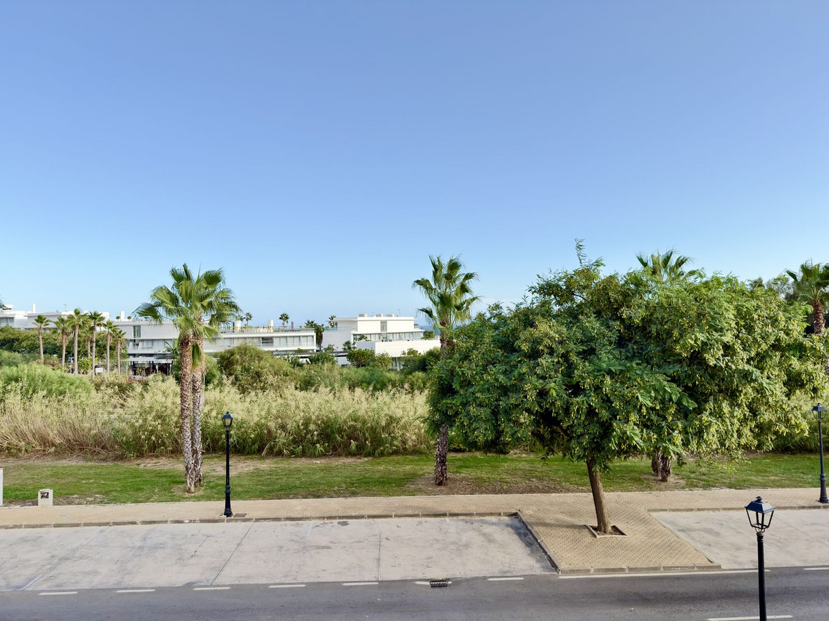 2 Bedroom Apartment in Estepona - Photo 20