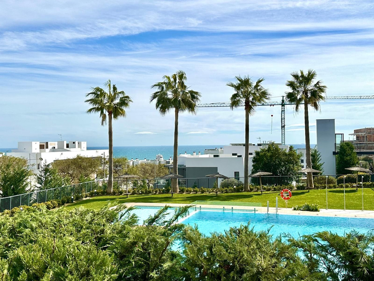 4 Bedroom Apartment in Estepona - Photo 3