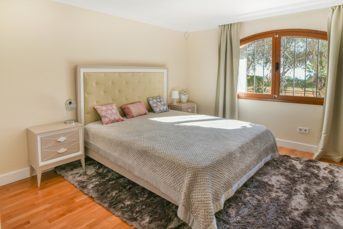 5 Bedroom Villa in Marbella - Photo 40