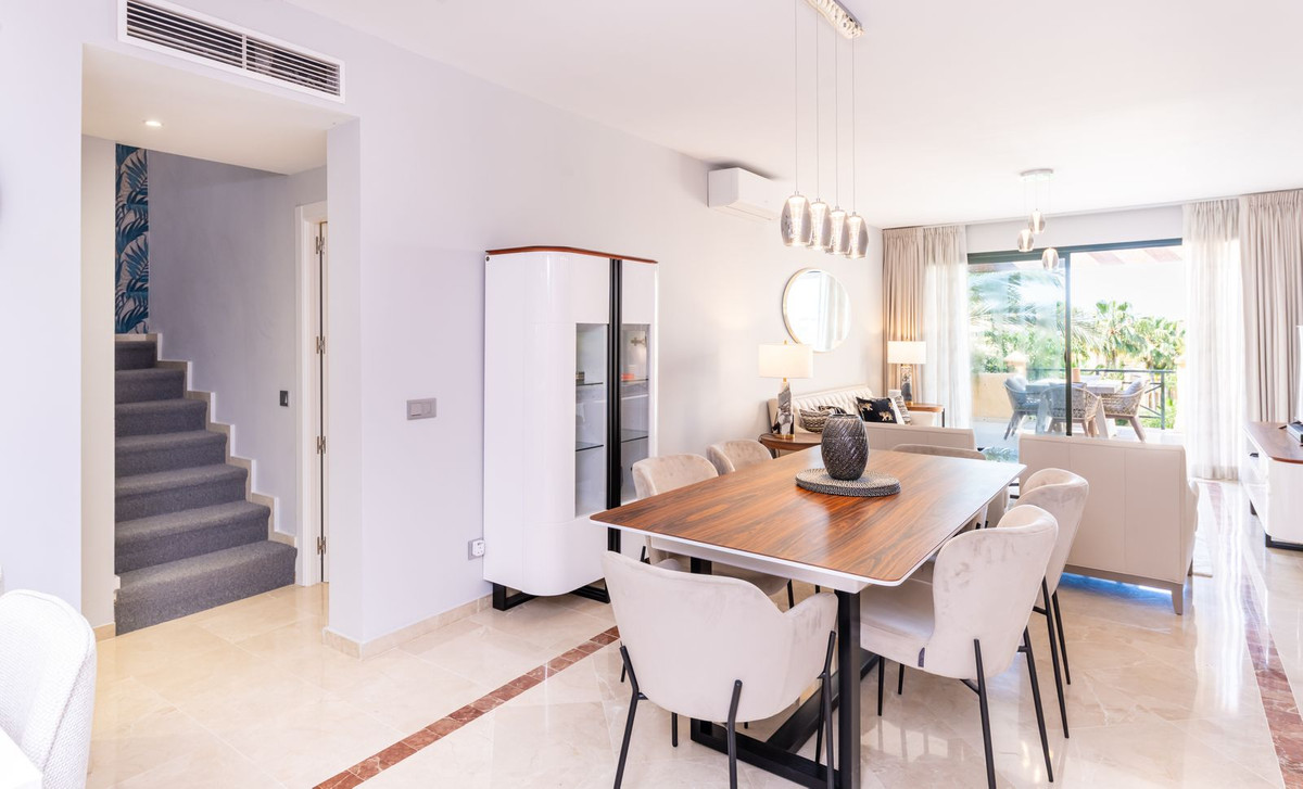 3 Bedroom Penthouse in Estepona - Photo 5