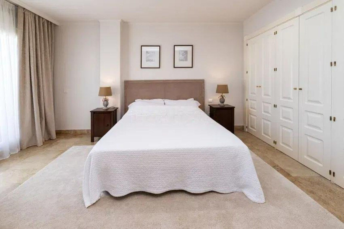 3 Bedroom Apartment in Marbella - Photo 18