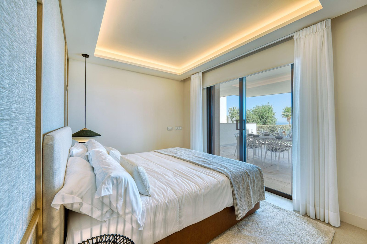 3 Bedroom Apartment in Estepona - Photo 14