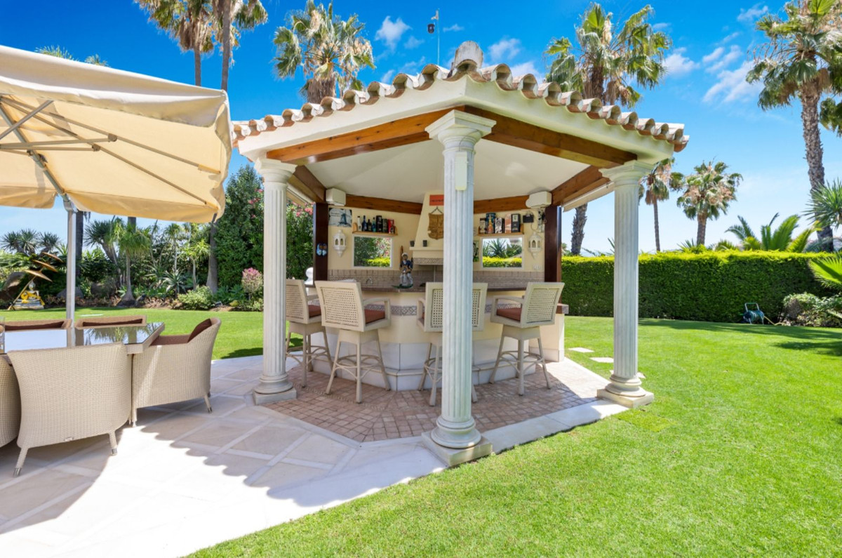 6 Bedroom Villa in Marbella - Photo 11