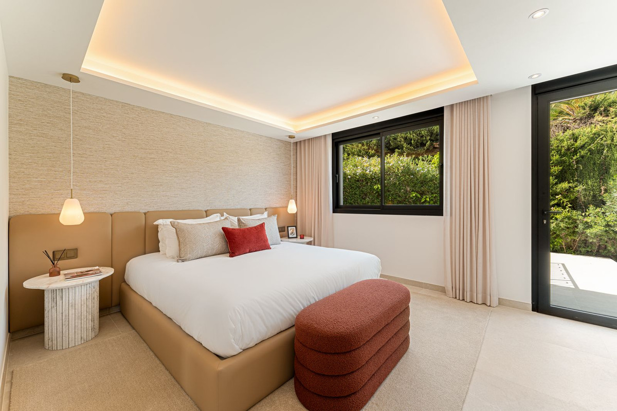 4 Bedroom Villa in Marbella - Photo 28