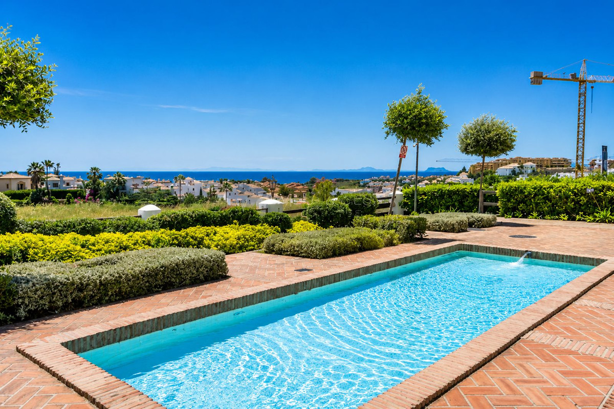 2 Bedroom Apartment in Estepona - Photo 34