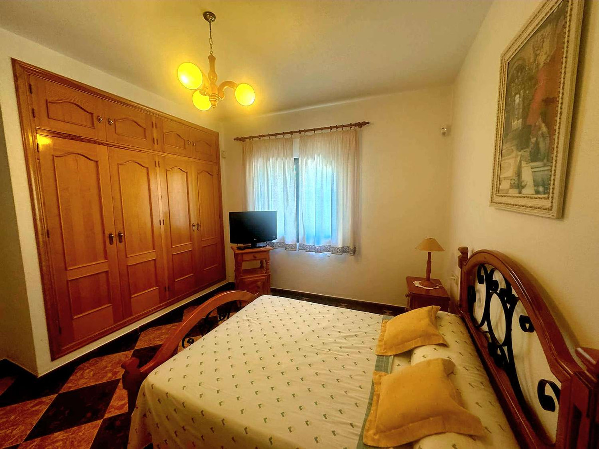 4 Bedroom Villa in Marbella - Photo 14