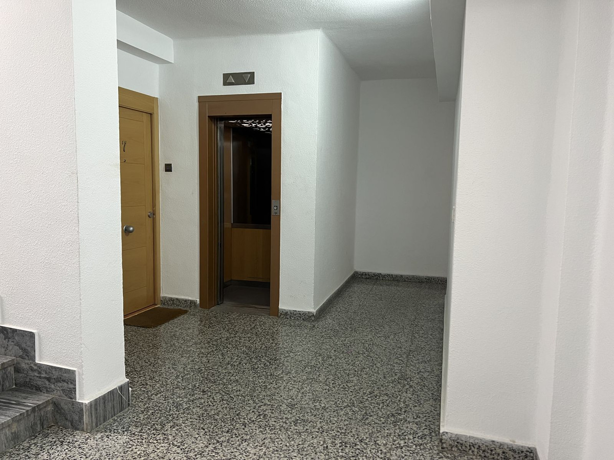4 Bedroom Apartment in Málaga - Photo 17