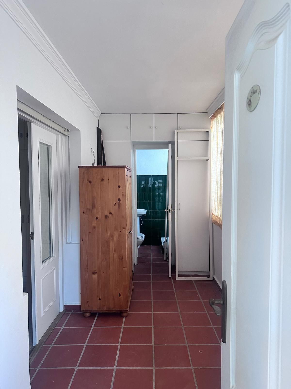 1 Bedroom Apartment in Marbella - Photo 9