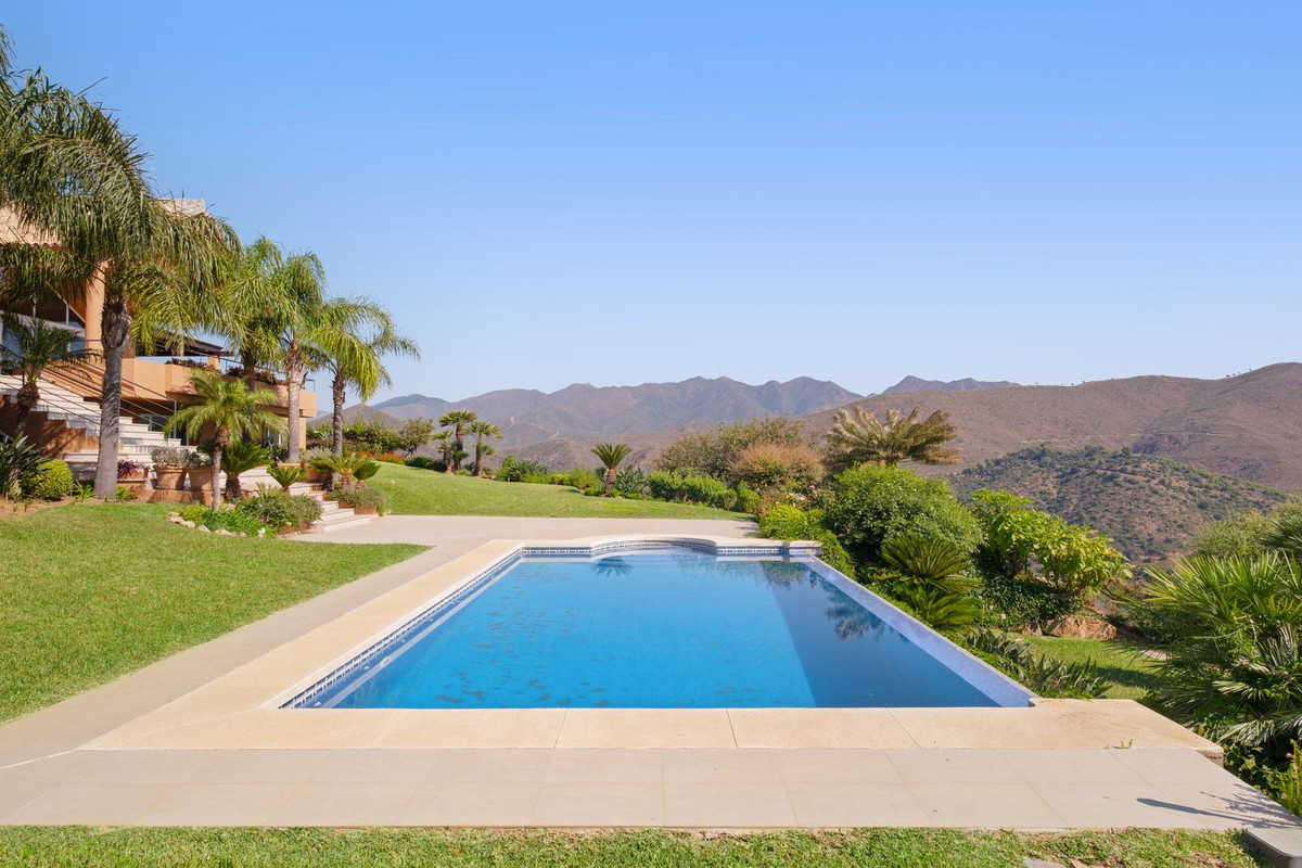 5 Bedroom Villa in Marbella - Photo 37
