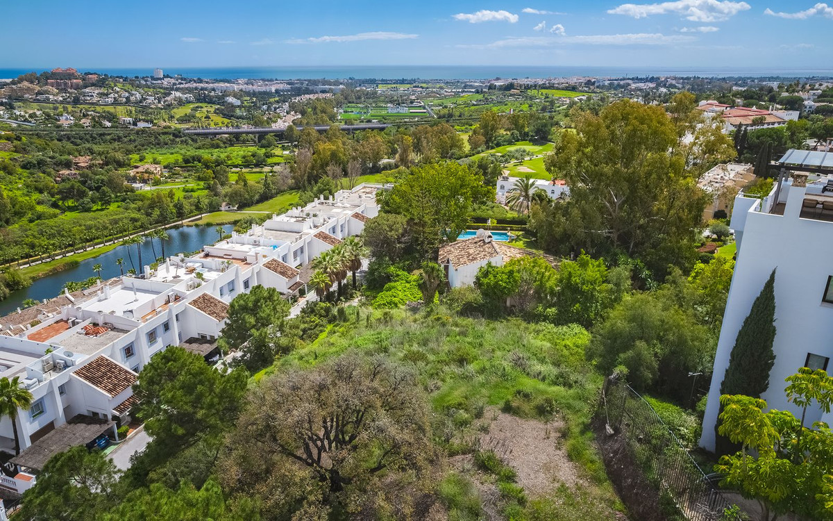 1,329 m² Plot in Benahavís - Photo 13
