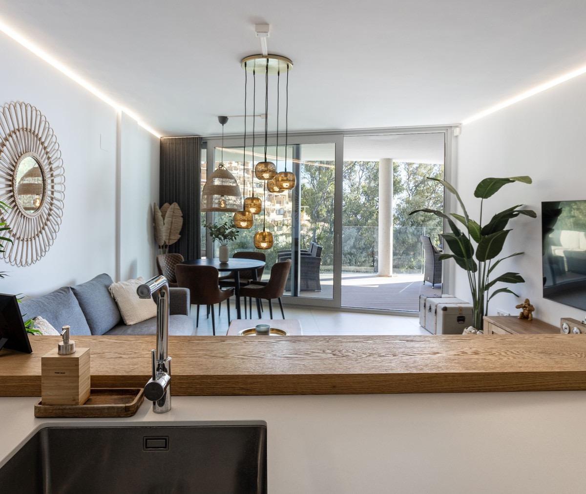 2 Bedroom Apartment in Fuengirola - Photo 8
