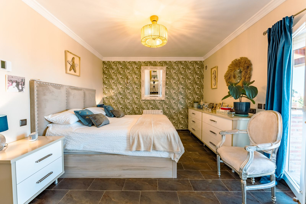 4 Bedroom Villa in Estepona - Photo 22